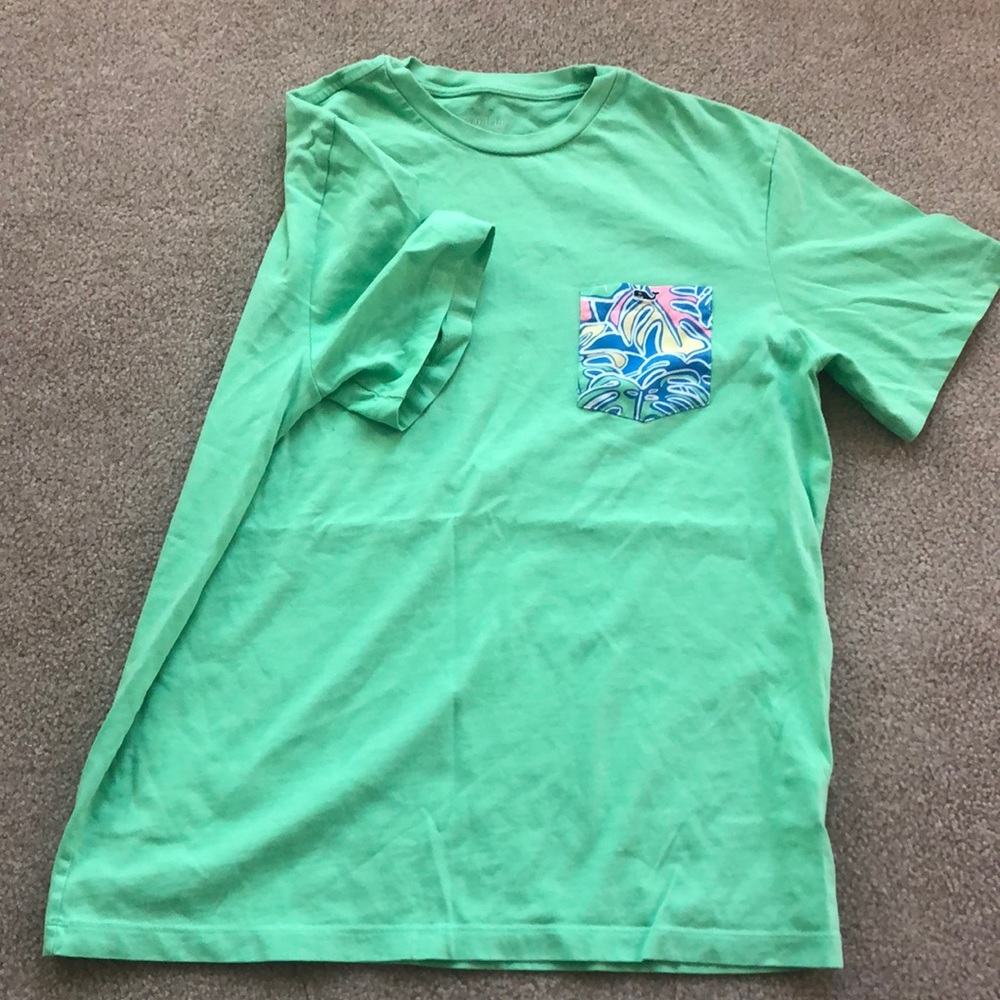 Vineyard Vines tropical pocket tee
